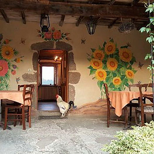 La terrasse et ses fresques peintes